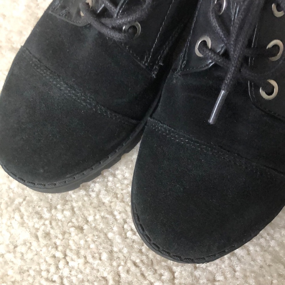 Shoes - Picture 2 of 7